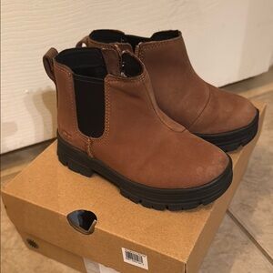 UGG Tan Leather Chelsea Boots
